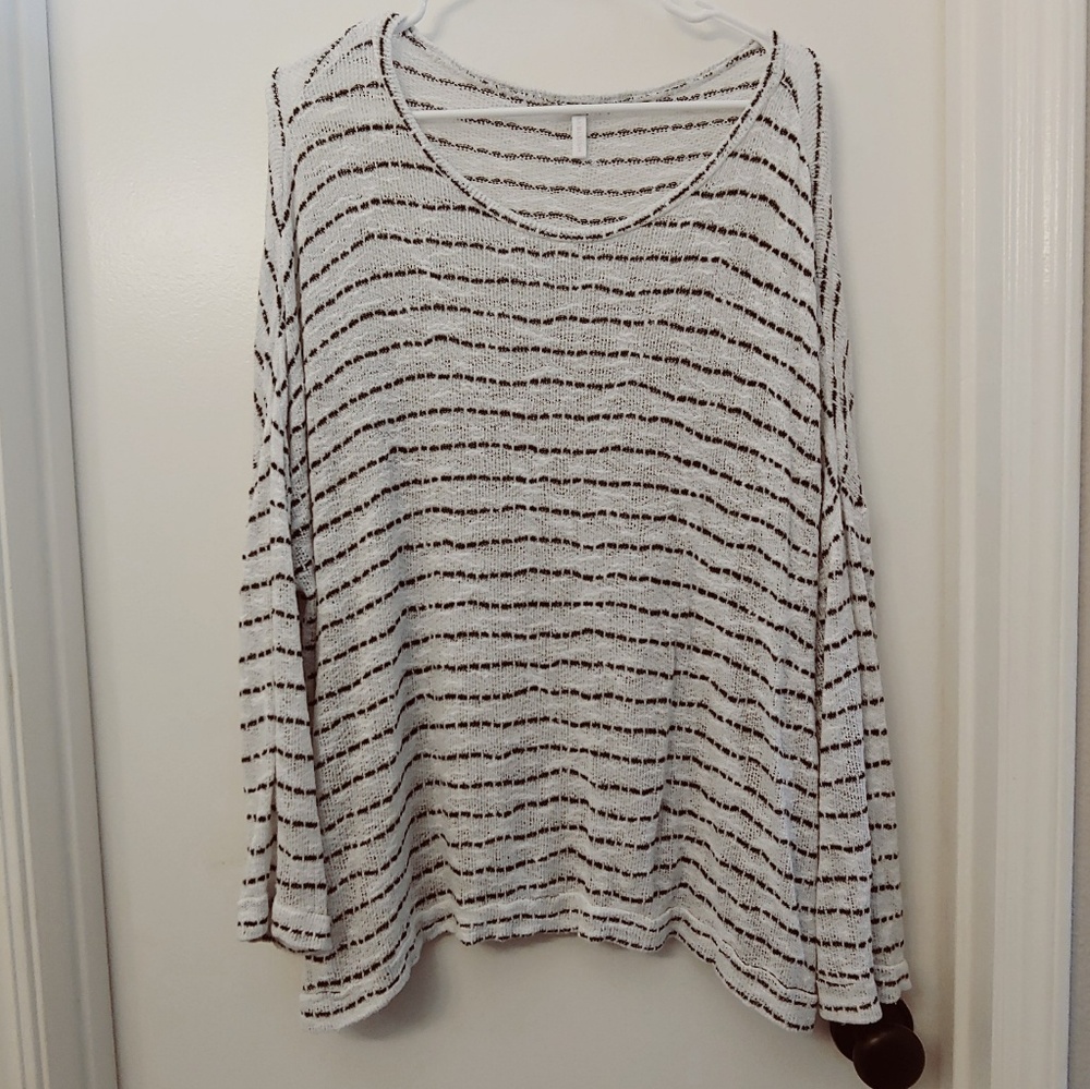 Black and white slouchy top